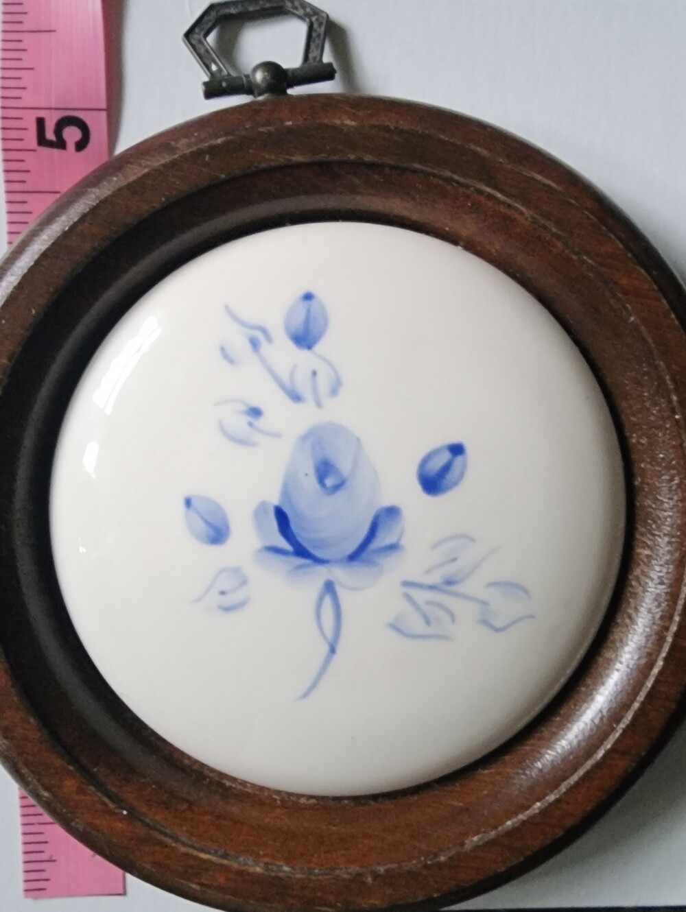 Vntg Hand Painted Ceramic Piece In Wood Frame